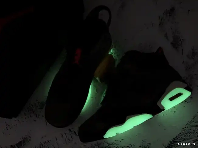 6 Medium Jordan Travis CN1084-200 x Olive Air Scott 0508